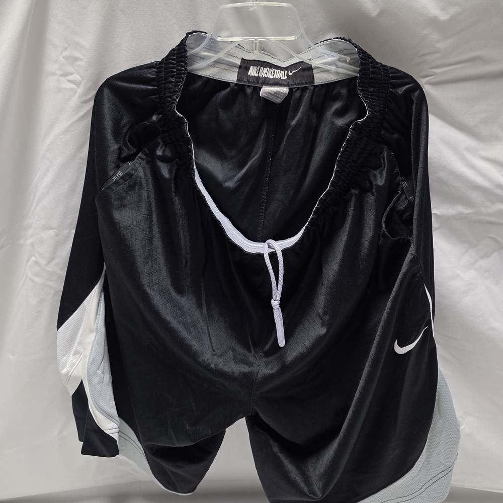 Nike Men's Black and White Athletic Shorts